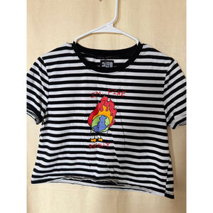 A Lab Zumiez T-shirt, Women’s Size Medium Black and White Stripe Crop Top